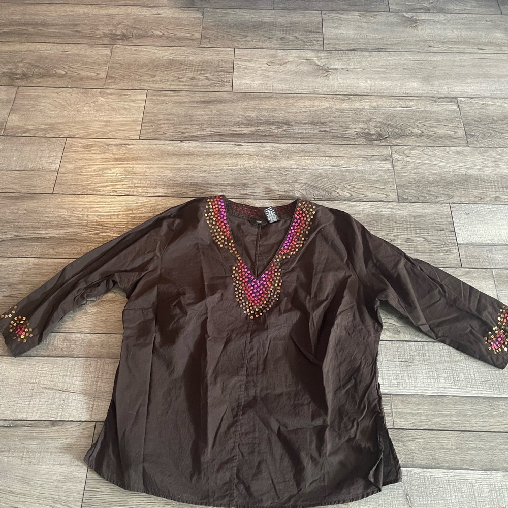 Summer Fun Lightweight Top with Bright Embellishment Neckline and Sleeve Size 16